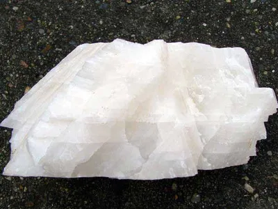 Fine mineral filler for paint and protective coatings